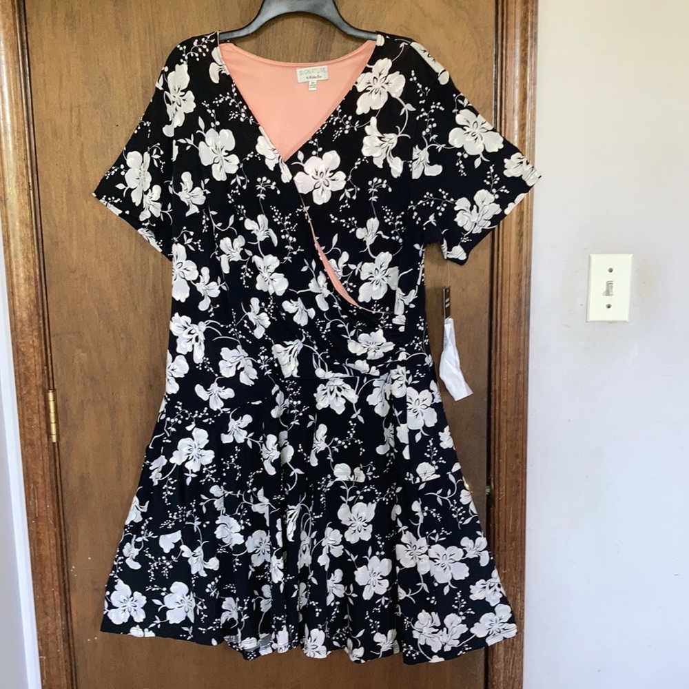 Signature faux wrap floral dress with stretch size 2X